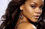 Rihanna se fait sortir d’une mosquée