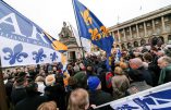 Une centaine de personnes ont rendu hommage à Louis XVI,place de la Concorde, le 21 janvier