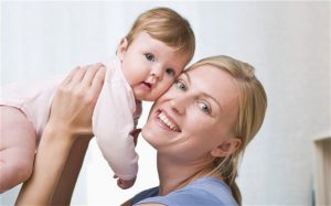 A mother with her daughter Photo: Alamy