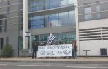 Des Bonnets Rouges devant le domicile de Jean-Marc Ayrault