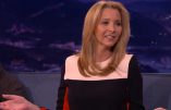 La comédienne Lisa Kudrow considère les homosexuels comme « des êtres supérieurs » ! Ce ne serait pas de l’hétérophobie ?