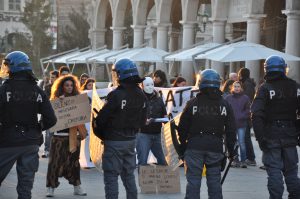 sentinelle-in-piedi-opposants-2