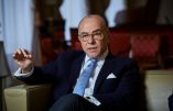 Interview: Bernard Cazeneuve trouve dans le clergé et auprès du pape le soutien dont il a besoin