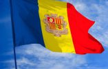 Dieu sur les drapeaux et dans les devises