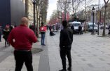 Sur les Champs-Elysées, un individu sort un couteau et crée la panique