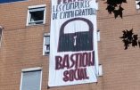 A Lyon, le toit de Forum Réfugiés occupé par des militants du Bastion Social