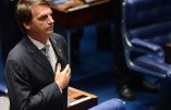 Brasília - O deputado Jair Bolsonaro durante promulgação da Emenda Constitucional 77, que permite médicos militares trabalharem no SUS  (Antonio Cruz/Agência Brasil)