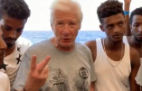 Richard Gere pose au milieu des immigrés illégaux sur l’Open Arms. La seule vraie question : combien va-t-il en ramener chez lui ?