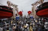 Foto Vincenzo Livieri - LaPresse 
17-11-2016 - Pozzallo
Sbarco nel porto di Pozzallo di 433 migranti, di cui 87 donne e 8 bambini, salvati dall'Ong Moas (Migrant Offshore Aid Station) e dalla Croce Rossa a bordo della nave Topaz Responder al largo della costa libica. 
Vincenzo Livieri - LaPresse 
17-11-2016 - Pozzallo
News
Arrival to the port of Pozzallo of 433 migrants, including 87 women and 8 children, saved by the NGO Moas (Offshore Migrant Aid Station) and the Red Cross on the ship Topaz Responder off the Libyan coast.