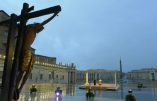 Foto Vatican Media/LaPresse27-03-2020 Città del Vaticano, VaticanoCronacaAlle ore 18.00 i cattolici di tutto il mondo sono invitati ad unirsi spiritualmente, attraverso i mezzi di comunicazione, al Papa che presiederà un momento di preghiera che durerà circa un'ora, dal Sagrato della Basilica di San Pietro, con la Piazza vuota, come lui stesso ha annunciato il 22 marzo al termine della preghiera dell'Angelus.Nella foto: la preghiera e la benedizione 'Urbi et Orbi' di Papa Francesco, nell'emergenza coronavirusPhoto Vatican Media/LaPresseMarch 20th, 2020 City of Vaticano, VaticanNewsFrom the Sagrato of St Peter's Basilica, Moment of Prayer and the Urbi et Orbi Blessing, presided over by Pope Francis.DISTRIBUTION FREE OF CHARGE - NOT FOR SALE