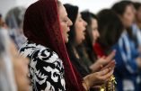 Iraqi Christians pray during a mass at the Mother of Continuous Aid Church in the ??Christian village of Ankawa, several kilometres away from the northern Kurdish city of Arbil, on September 22, 3013. Iraq's Kurds voted in their first election in four years as their autonomous region grapples with disputes with Baghdad while fellow Kurds fight bloody battles in neighbouring Syria.  AFP PHOTO/AHMAD AL-RUBAYE