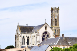 L’abbaye Notre-Dame des Gardes en Anjou, non loin de Cholet © Divine Box